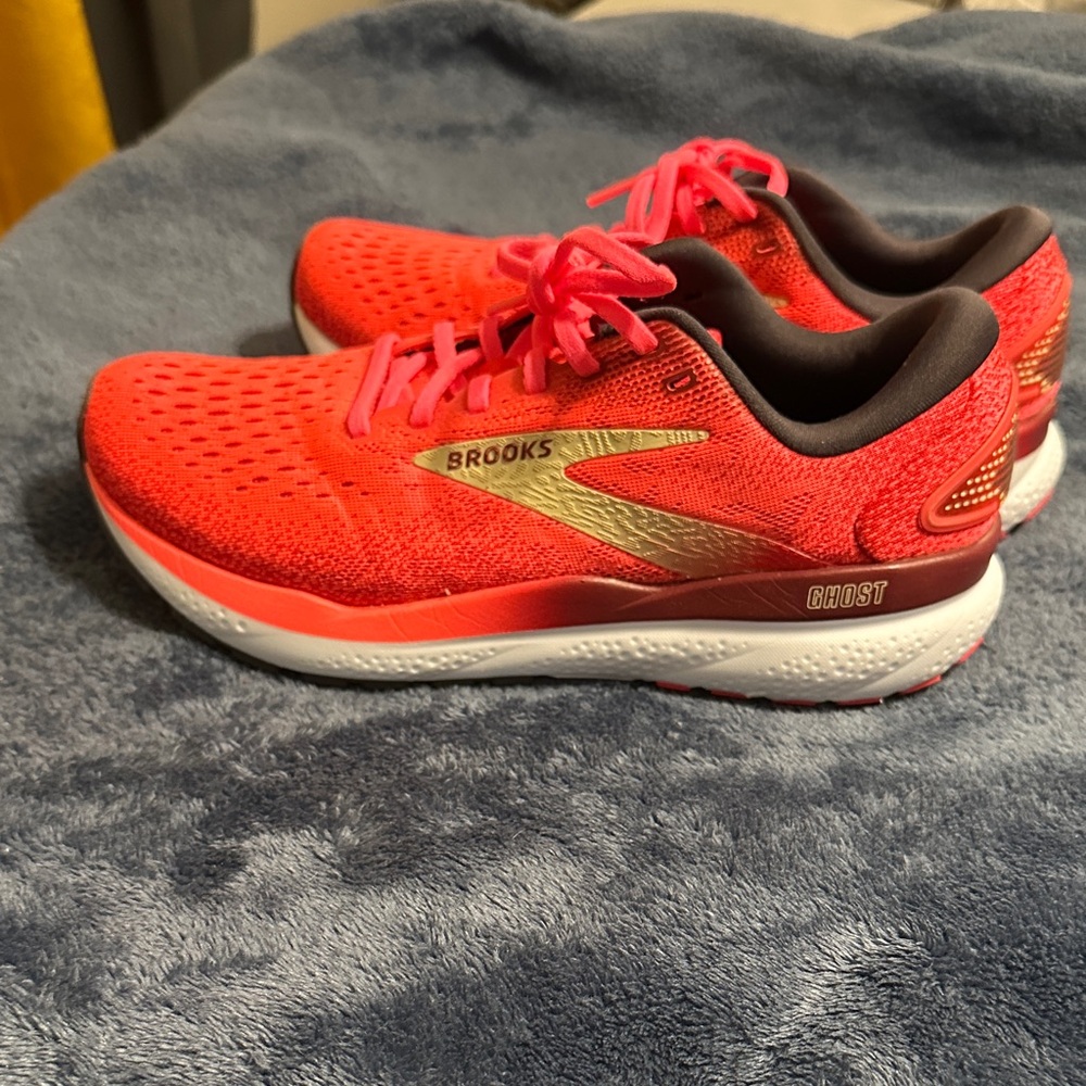 Brooks Ghost 16 Women's Hot Pink Running Shoes